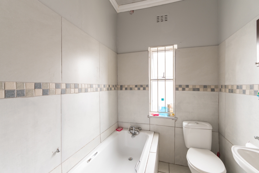 8 Bedroom Property for Sale in Parow Valley Western Cape